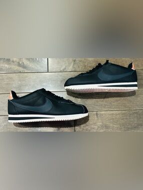 Like New Women’s Sz 9 Black/Rose Gold Classic Cortez Vintage Retro Sneakers
